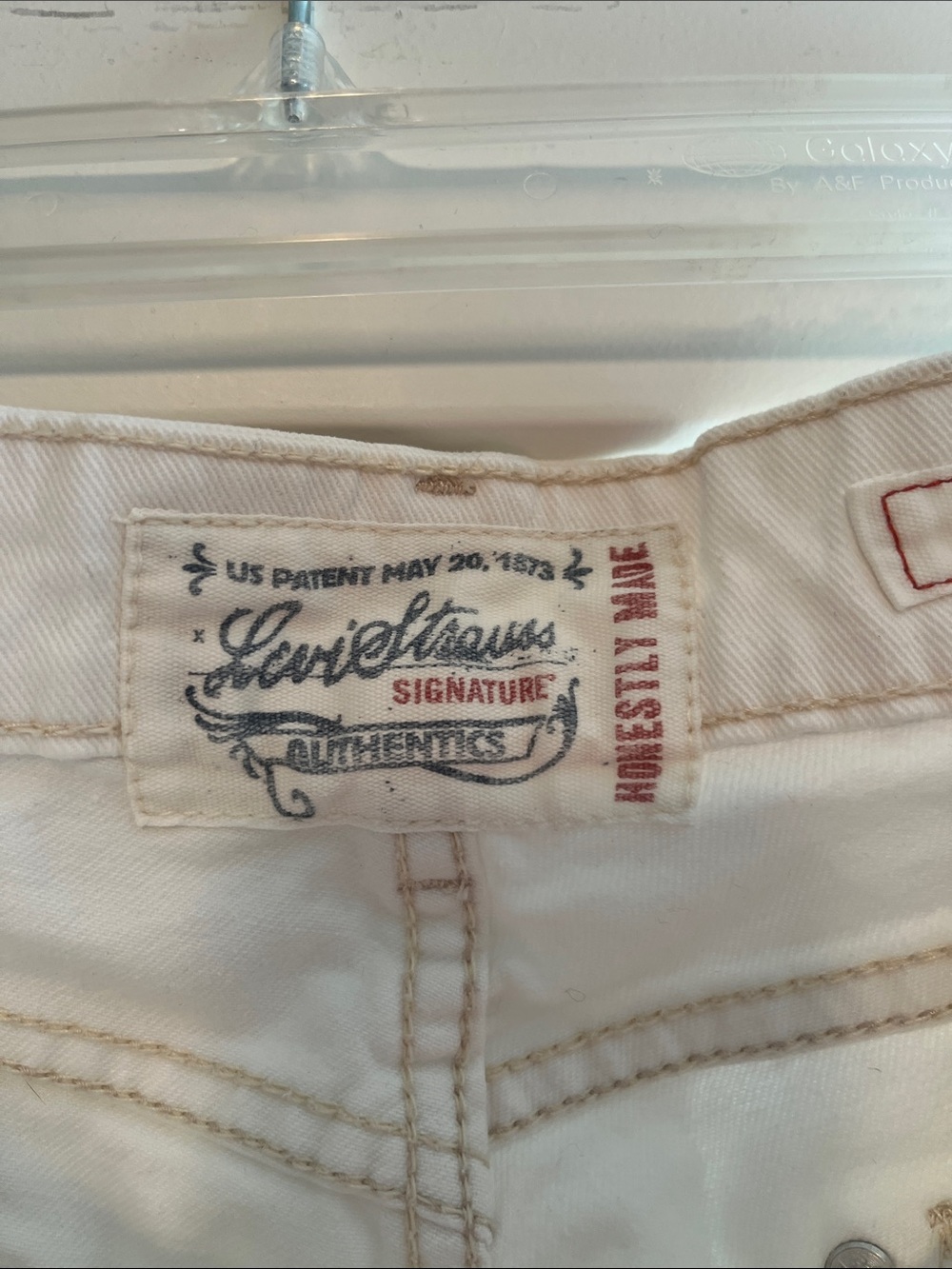 Levi Brand Women's Cream Denim Shorts - Classic High-Rise Style - Picture 2 of 10